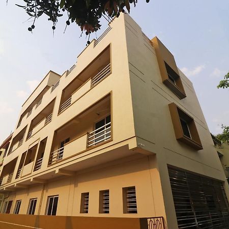 Oyo Hotel Ayush Palace Каттак Экстерьер фото