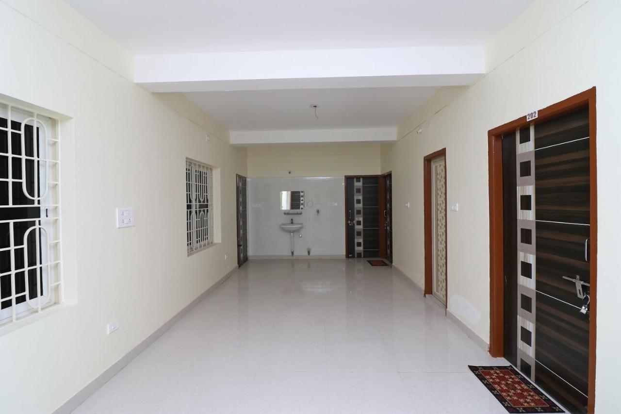 Oyo Hotel Ayush Palace Каттак Экстерьер фото