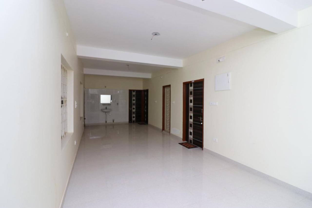 Oyo Hotel Ayush Palace Каттак Экстерьер фото