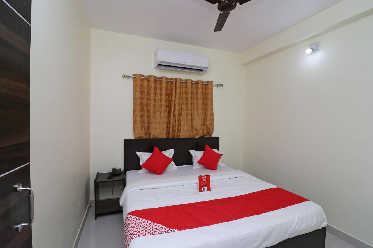 Oyo Hotel Ayush Palace Каттак Экстерьер фото