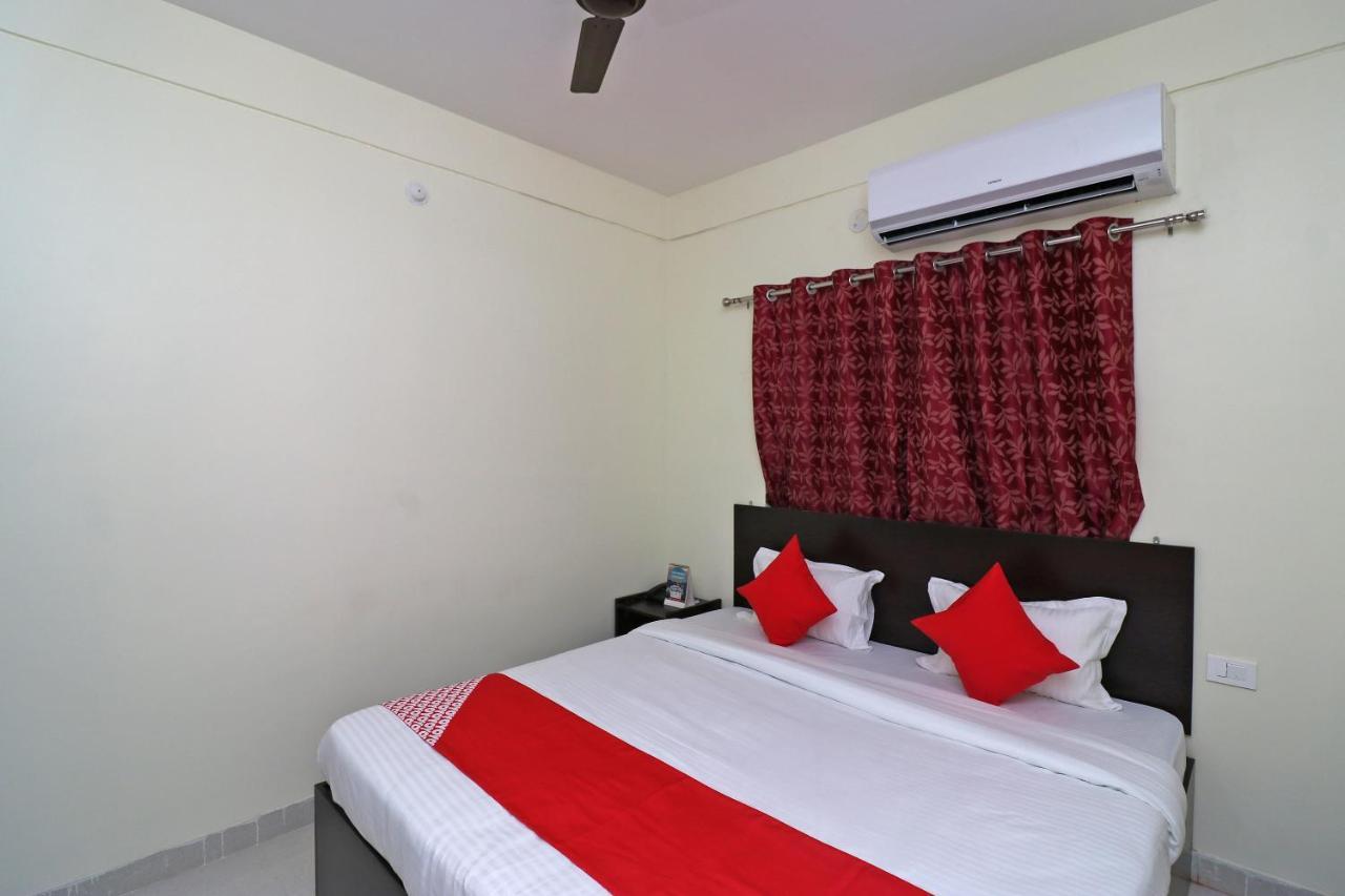 Oyo Hotel Ayush Palace Каттак Экстерьер фото