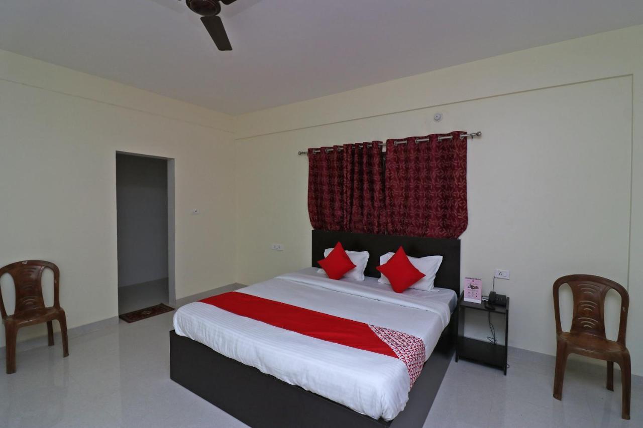 Oyo Hotel Ayush Palace Каттак Экстерьер фото